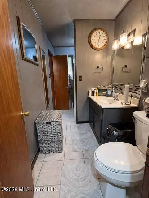 Bath - 206 Mississippi Ave, Grenada, MS 38901 photo 1 of 1