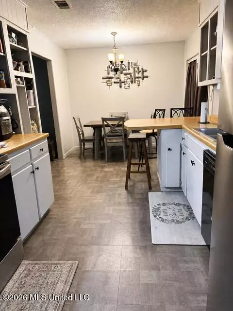 Kitchen - 206 Mississippi Ave, Grenada, MS 38901 photo 1 of 1