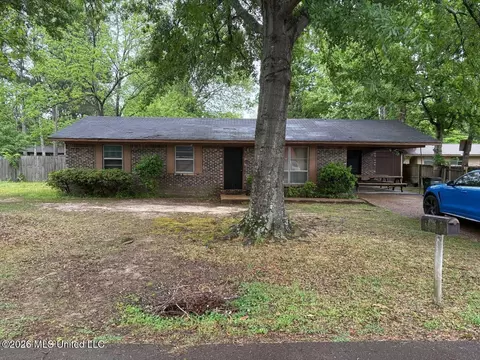 190 Greenbriar Cir, Holly Springs, MS 38635