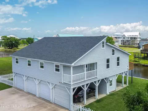 11088 Tahiti St, Bay Saint Louis, MS 39520