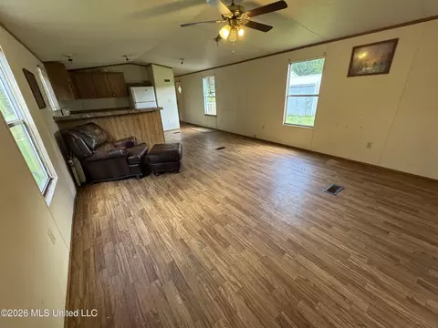 Living - 1557 Ramsey Rd, Gloster, MS 39638 photo 3 of 3