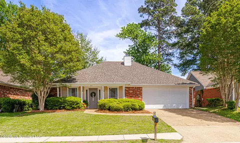 571 Acorn Ln, Brandon, MS 39047