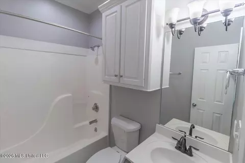 Bath - 220 Moss Valley Cir, Brandon, MS 39042 photo 1 of 3