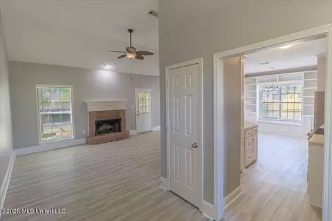 Entry Way - 220 Moss Valley Cir, Brandon, MS 39042 photo 1 of 2