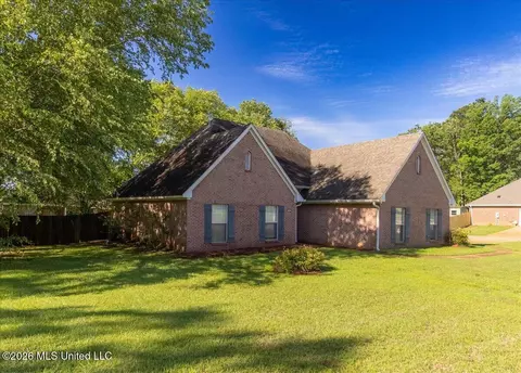 Exterior - 220 Moss Valley Cir, Brandon, MS 39042 photo 2 of 5