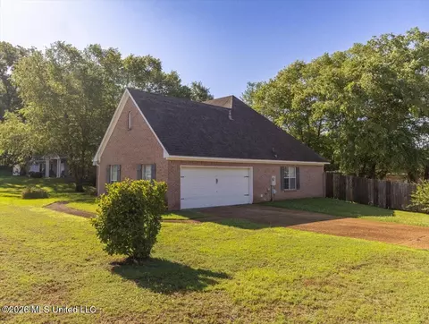 Exterior - 220 Moss Valley Cir, Brandon, MS 39042 photo 4 of 5