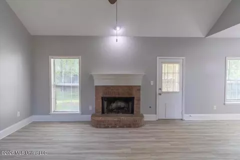 Living - 220 Moss Valley Cir, Brandon, MS 39042 photo 2 of 3