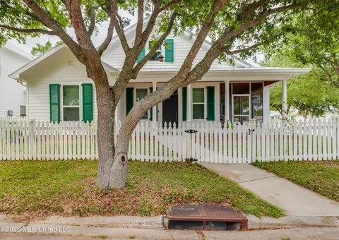 400 John Baptiste St, Bay Saint Louis, MS 39520