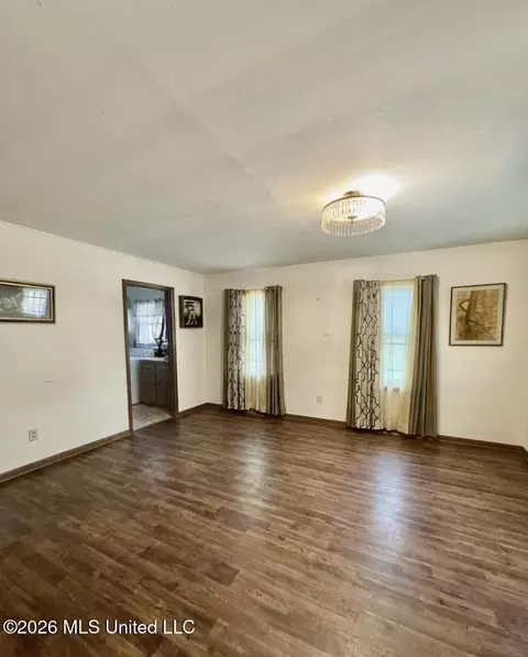 52 Fly St, Coffeeville, MS 38922