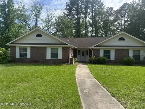 5015 Romany Dr, Jackson, MS 39211