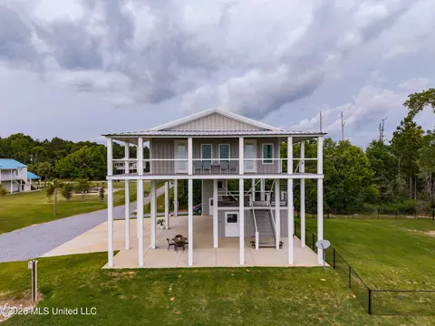 5004 Oak St, Bay Saint Louis, MS 39520