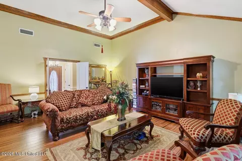Living - 466 Lee St, Byram, MS 39272 photo 1 of 2