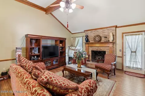 Living - 466 Lee St, Byram, MS 39272 photo 2 of 2