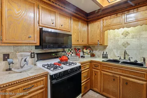 Kitchen - 466 Lee St, Byram, MS 39272 photo 2 of 2