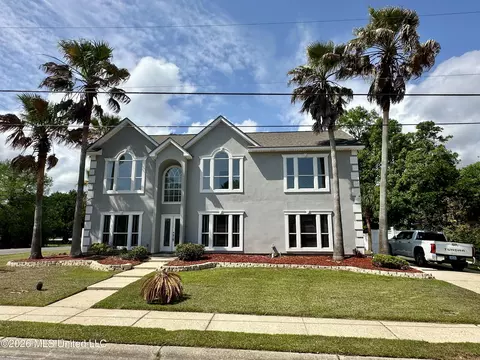 400 Caribe Pl, Gulfport, MS 39507