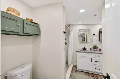 Bath - 101 Olson Ave, Long Beach, MS 39560 photo 1 of 5
