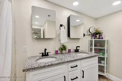 Bath - 101 Olson Ave, Long Beach, MS 39560 photo 2 of 5