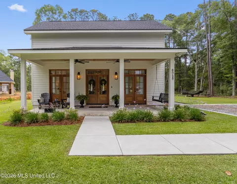 8068 Ocean Springs Rd, Ocean Springs, MS 39564