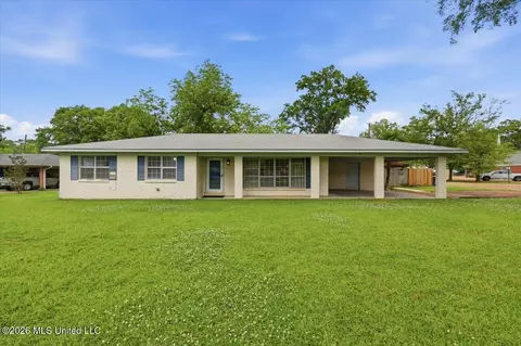 305 Boehle St, Pearl, MS 39208