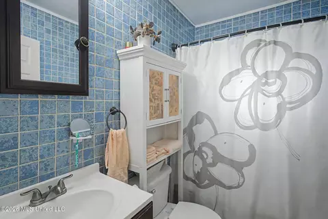 Bath - 166 Violet St, Biloxi, MS 39531 photo 2 of 2