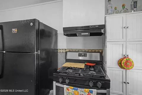Kitchen - 166 Violet St, Biloxi, MS 39531 photo 1 of 2