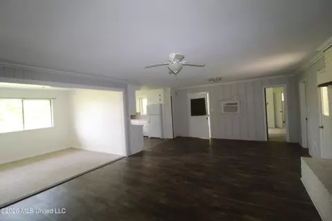 Living - 401 Wilson St, Vaiden, MS 39176 photo 2 of 2