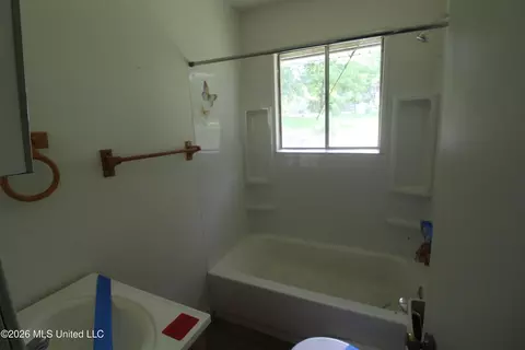 Bath - 401 Wilson St, Vaiden, MS 39176 photo 1 of 1