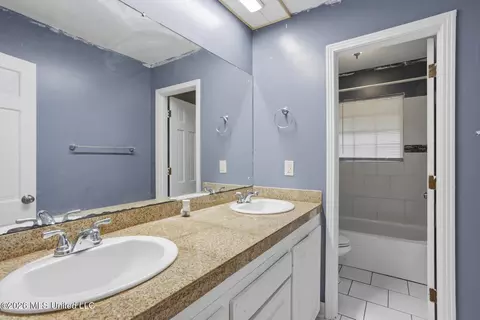 Bath - 576 Woodson Dr, Jackson, MS 39206 photo 1 of 1