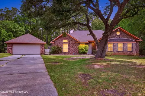 4925 Forestwood Dr, Gautier, MS 39553