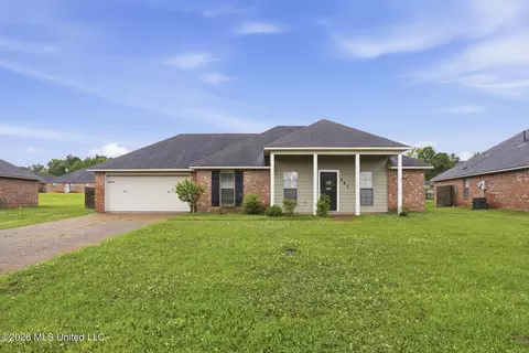 493 Fairway Ave, Byram, MS 39272