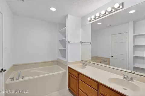 Bath - 9536 Poni Pl, Diamondhead, MS 39525 photo 1 of 4