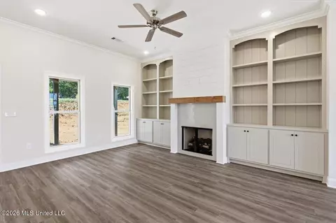 Living - 137 Bronson Bnd, Flowood, MS 39232 photo 1 of 4
