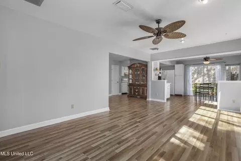 Living - 682 Auahi Pl, Diamondhead, MS 39525 photo 11 of 12