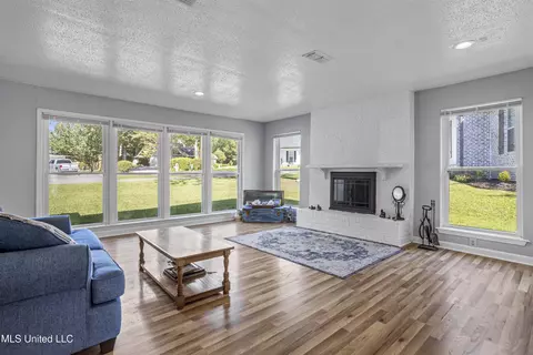 Living - 682 Auahi Pl, Diamondhead, MS 39525 photo 4 of 12