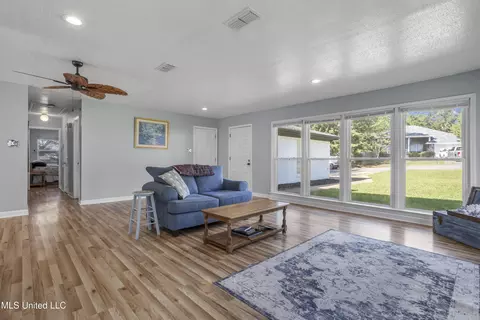 Living - 682 Auahi Pl, Diamondhead, MS 39525 photo 3 of 12