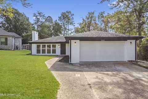 682 Auahi Pl, Diamondhead, MS 39525