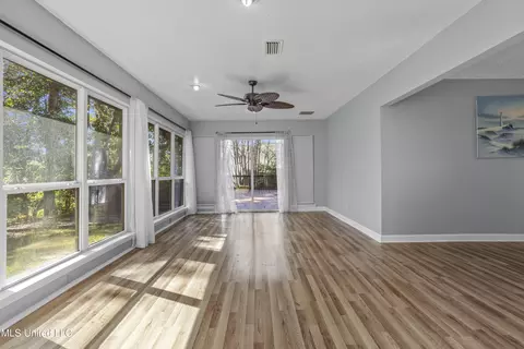 Living - 682 Auahi Pl, Diamondhead, MS 39525 photo 10 of 12