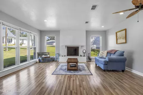 Living - 682 Auahi Pl, Diamondhead, MS 39525 photo 5 of 12