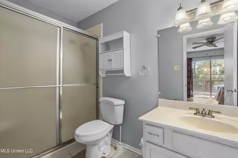 Bath - 682 Auahi Pl, Diamondhead, MS 39525 photo 2 of 2