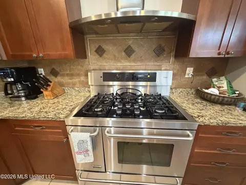 Kitchen - 1435 Hillshire Rd, Hernando, MS 38632 photo 3 of 3