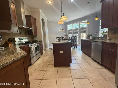 Kitchen - 1435 Hillshire Rd, Hernando, MS 38632 photo 2 of 3