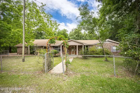 13317 Greenacres Dr, Ocean Springs, MS 39564