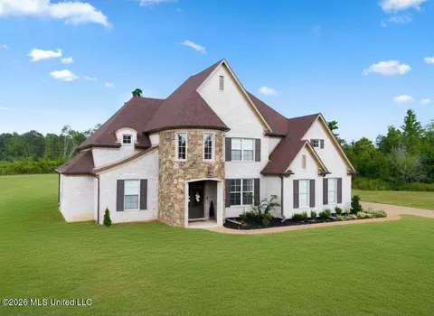 356 Poplar Ln, Holly Springs, MS 38635