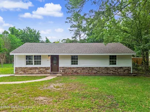 2907 Woodlawn Ave, Moss Point, MS 39563