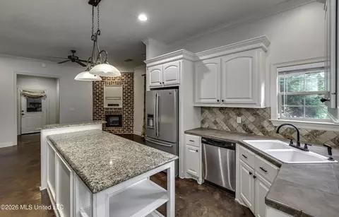 Kitchen - 115 Diamondback Ln, Brandon, MS 39047 photo 2 of 2