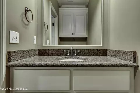 Bath - 115 Diamondback Ln, Brandon, MS 39047 photo 1 of 3