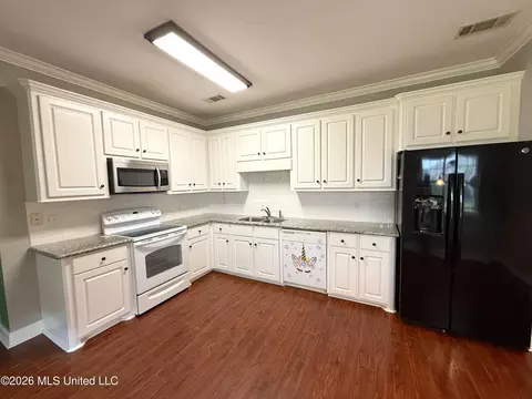Kitchen - 336 Willow Run, Pearl, MS 39208 photo 2 of 2