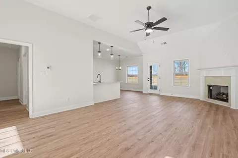 Living - 2499 Scott Meadows Ln, Hernando, MS 38632 photo 1 of 3