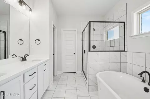 Bath - 2499 Scott Meadows Ln, Hernando, MS 38632 photo 1 of 5