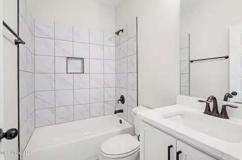 Bath - 2499 Scott Meadows Ln, Hernando, MS 38632 photo 4 of 5